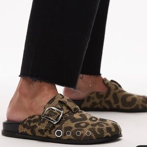 ASOS /Topshop
Topshop Beck Clogs in Leopard Print Size 10.5 US New in Box